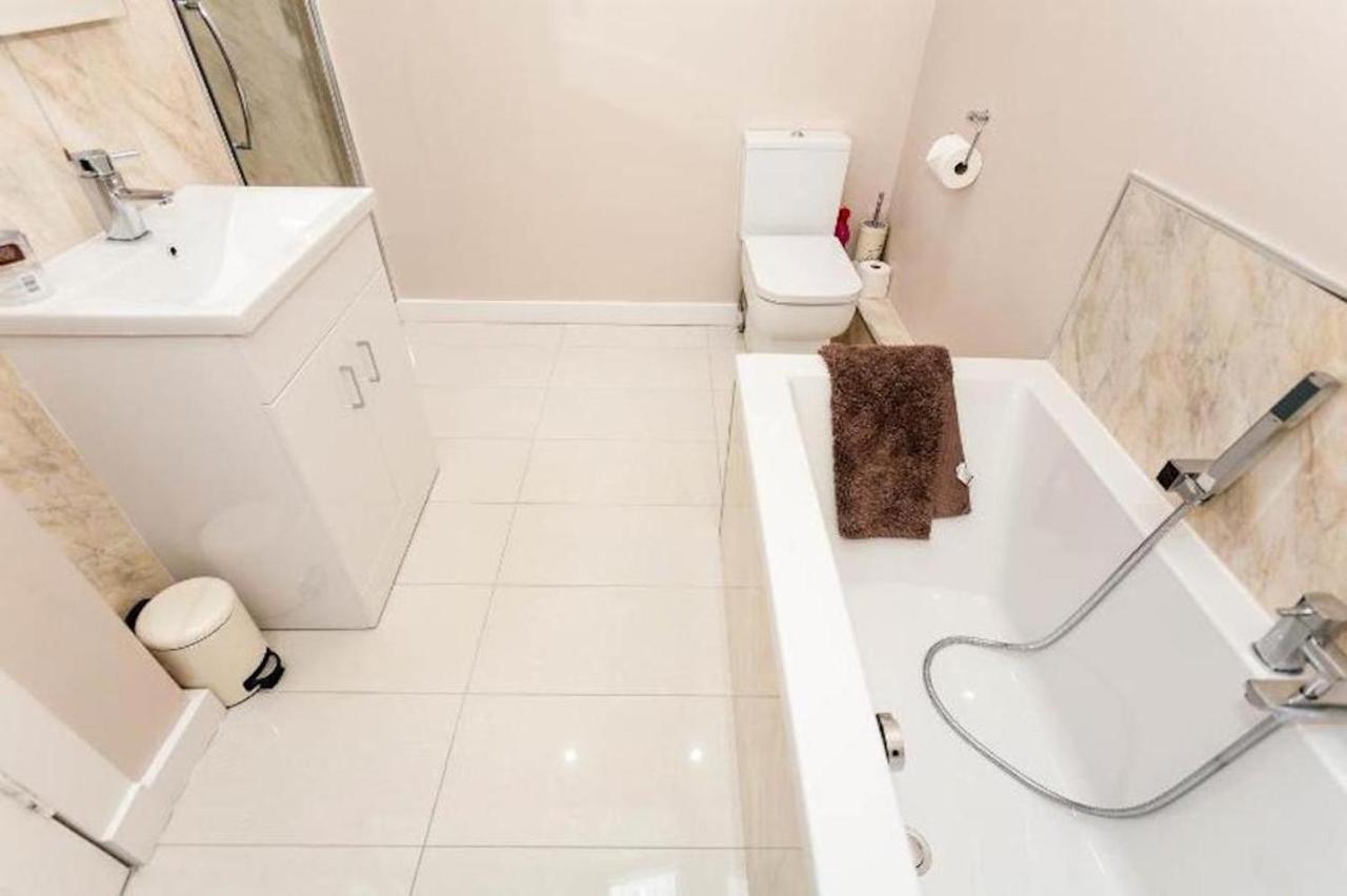Entire, Central & Fully- Equipped Flat, West End 에든버러 외부 사진